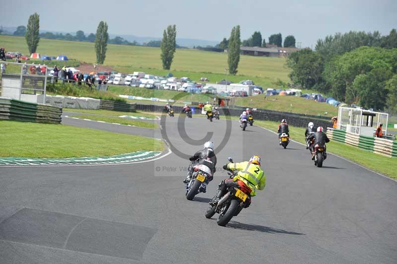 Mallory park Leicestershire;Mallory park photographs;Motorcycle action photographs;classic bikes;event digital images;eventdigitalimages;mallory park;no limits trackday;peter wileman photography;vintage bikes;vintage motorcycles;vmcc festival 1000 bikes