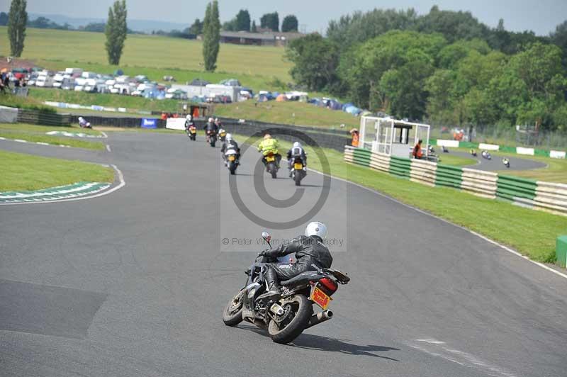 Mallory park Leicestershire;Mallory park photographs;Motorcycle action photographs;classic bikes;event digital images;eventdigitalimages;mallory park;no limits trackday;peter wileman photography;vintage bikes;vintage motorcycles;vmcc festival 1000 bikes