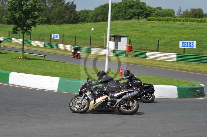 Mallory park Leicestershire;Mallory park photographs;Motorcycle action photographs;classic bikes;event digital images;eventdigitalimages;mallory park;no limits trackday;peter wileman photography;vintage bikes;vintage motorcycles;vmcc festival 1000 bikes