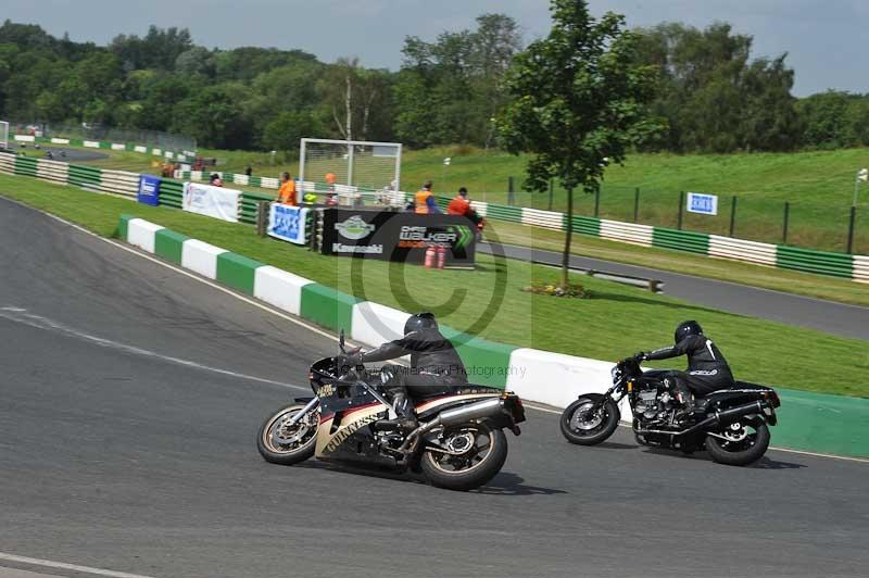 Mallory park Leicestershire;Mallory park photographs;Motorcycle action photographs;classic bikes;event digital images;eventdigitalimages;mallory park;no limits trackday;peter wileman photography;vintage bikes;vintage motorcycles;vmcc festival 1000 bikes