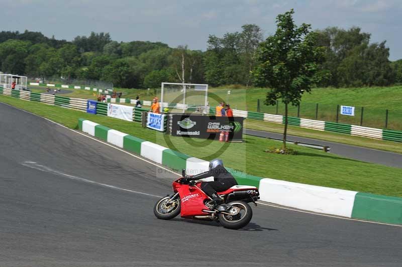 Mallory park Leicestershire;Mallory park photographs;Motorcycle action photographs;classic bikes;event digital images;eventdigitalimages;mallory park;no limits trackday;peter wileman photography;vintage bikes;vintage motorcycles;vmcc festival 1000 bikes