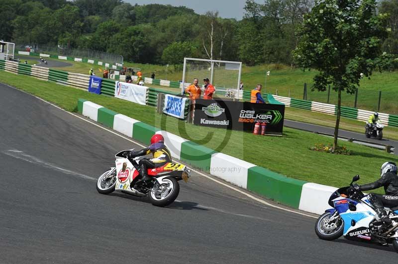 Mallory park Leicestershire;Mallory park photographs;Motorcycle action photographs;classic bikes;event digital images;eventdigitalimages;mallory park;no limits trackday;peter wileman photography;vintage bikes;vintage motorcycles;vmcc festival 1000 bikes