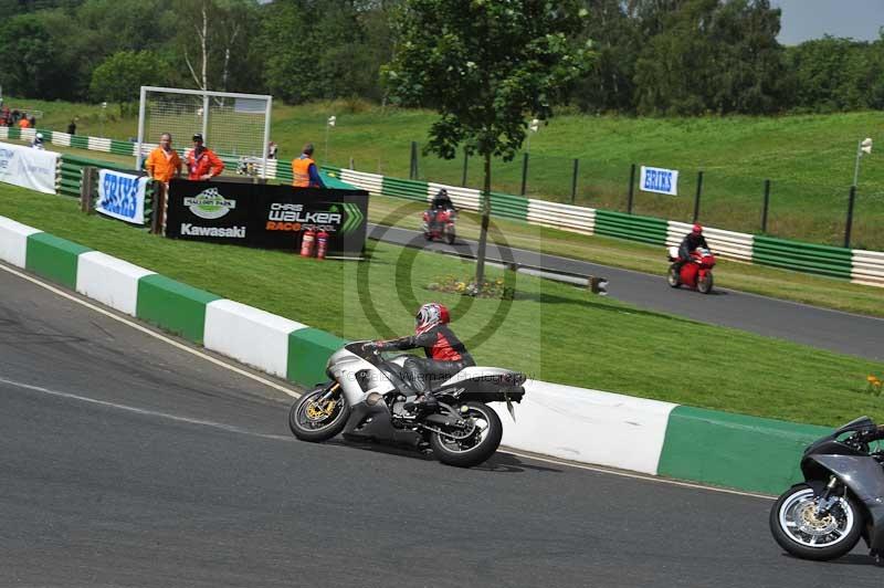 Mallory park Leicestershire;Mallory park photographs;Motorcycle action photographs;classic bikes;event digital images;eventdigitalimages;mallory park;no limits trackday;peter wileman photography;vintage bikes;vintage motorcycles;vmcc festival 1000 bikes