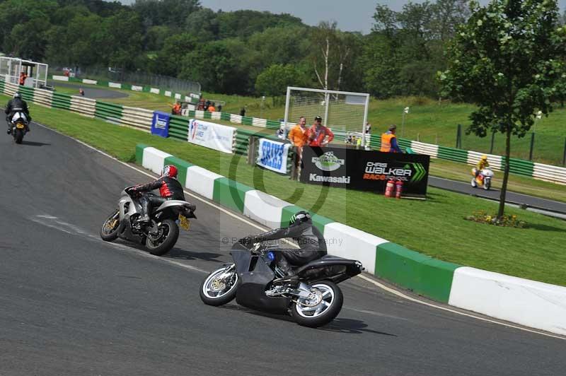 Mallory park Leicestershire;Mallory park photographs;Motorcycle action photographs;classic bikes;event digital images;eventdigitalimages;mallory park;no limits trackday;peter wileman photography;vintage bikes;vintage motorcycles;vmcc festival 1000 bikes