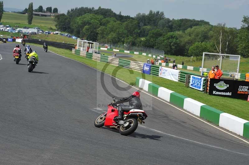 Mallory park Leicestershire;Mallory park photographs;Motorcycle action photographs;classic bikes;event digital images;eventdigitalimages;mallory park;no limits trackday;peter wileman photography;vintage bikes;vintage motorcycles;vmcc festival 1000 bikes