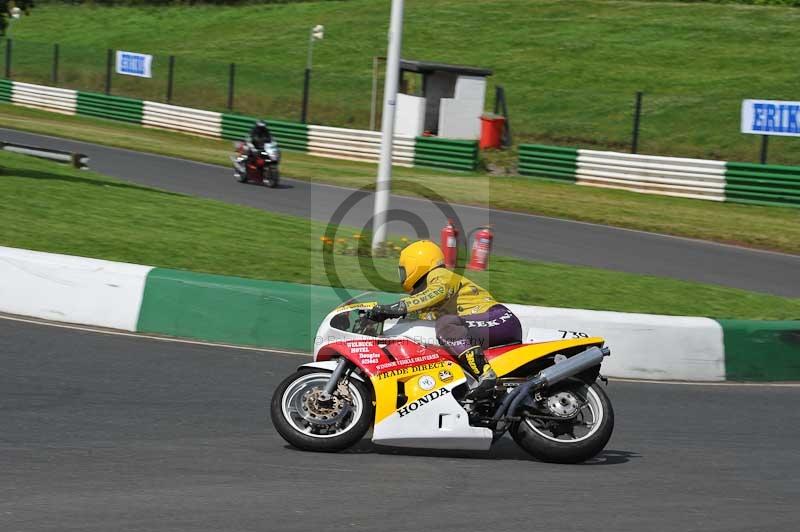 Mallory park Leicestershire;Mallory park photographs;Motorcycle action photographs;classic bikes;event digital images;eventdigitalimages;mallory park;no limits trackday;peter wileman photography;vintage bikes;vintage motorcycles;vmcc festival 1000 bikes