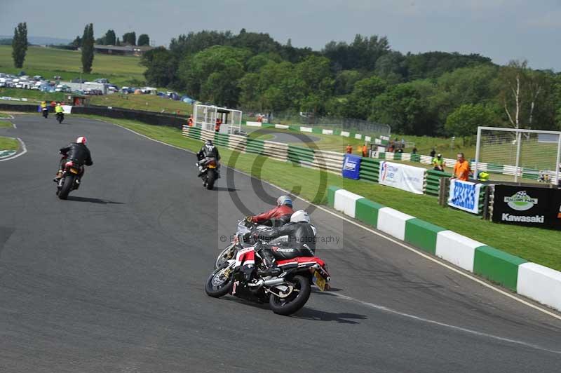 Mallory park Leicestershire;Mallory park photographs;Motorcycle action photographs;classic bikes;event digital images;eventdigitalimages;mallory park;no limits trackday;peter wileman photography;vintage bikes;vintage motorcycles;vmcc festival 1000 bikes