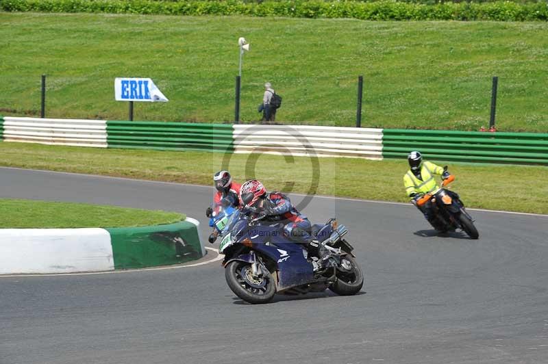 Mallory park Leicestershire;Mallory park photographs;Motorcycle action photographs;classic bikes;event digital images;eventdigitalimages;mallory park;no limits trackday;peter wileman photography;vintage bikes;vintage motorcycles;vmcc festival 1000 bikes