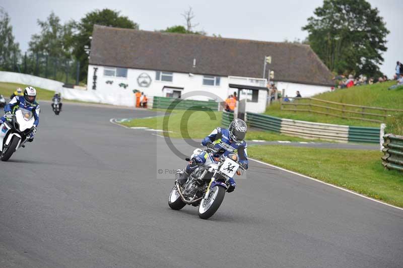 Mallory park Leicestershire;Mallory park photographs;Motorcycle action photographs;classic bikes;event digital images;eventdigitalimages;mallory park;no limits trackday;peter wileman photography;vintage bikes;vintage motorcycles;vmcc festival 1000 bikes