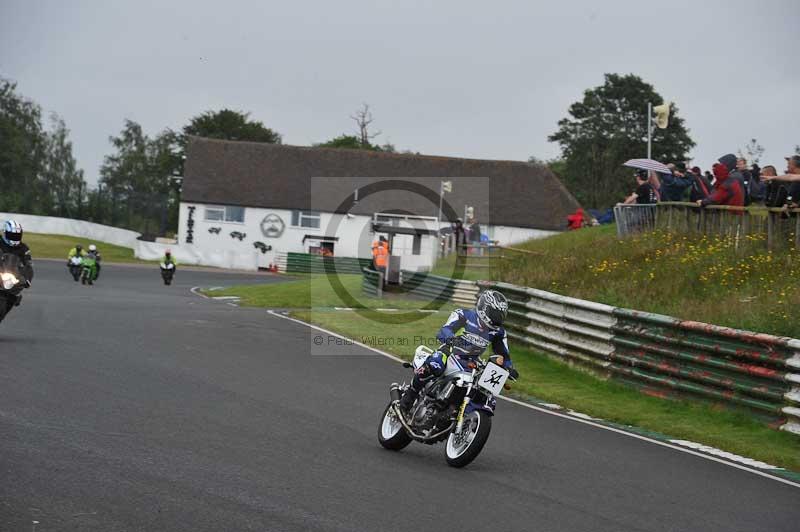 Mallory park Leicestershire;Mallory park photographs;Motorcycle action photographs;classic bikes;event digital images;eventdigitalimages;mallory park;no limits trackday;peter wileman photography;vintage bikes;vintage motorcycles;vmcc festival 1000 bikes