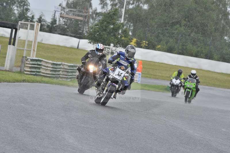 Mallory park Leicestershire;Mallory park photographs;Motorcycle action photographs;classic bikes;event digital images;eventdigitalimages;mallory park;no limits trackday;peter wileman photography;vintage bikes;vintage motorcycles;vmcc festival 1000 bikes