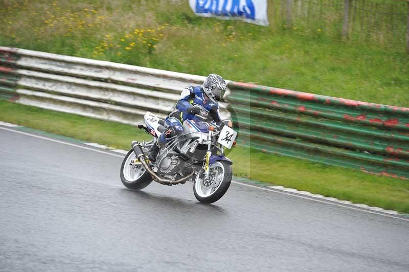 Mallory park Leicestershire;Mallory park photographs;Motorcycle action photographs;classic bikes;event digital images;eventdigitalimages;mallory park;no limits trackday;peter wileman photography;vintage bikes;vintage motorcycles;vmcc festival 1000 bikes