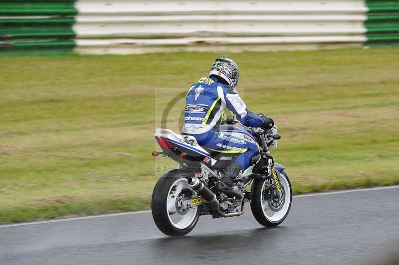 Mallory park Leicestershire;Mallory park photographs;Motorcycle action photographs;classic bikes;event digital images;eventdigitalimages;mallory park;no limits trackday;peter wileman photography;vintage bikes;vintage motorcycles;vmcc festival 1000 bikes