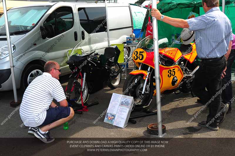 Vintage motorcycle club;eventdigitalimages;mallory park;mallory park trackday photographs;no limits trackdays;peter wileman photography;trackday digital images;trackday photos;vmcc festival 1000 bikes photographs