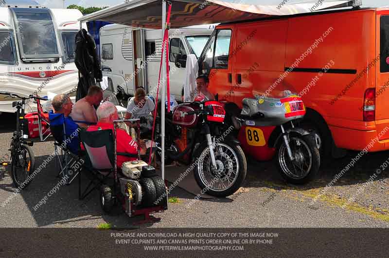 Vintage motorcycle club;eventdigitalimages;mallory park;mallory park trackday photographs;no limits trackdays;peter wileman photography;trackday digital images;trackday photos;vmcc festival 1000 bikes photographs