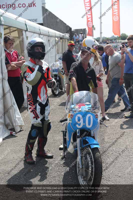 Vintage motorcycle club;eventdigitalimages;mallory park;mallory park trackday photographs;no limits trackdays;peter wileman photography;trackday digital images;trackday photos;vmcc festival 1000 bikes photographs