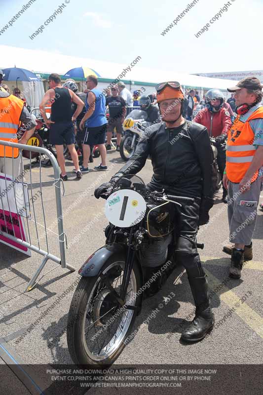 Vintage motorcycle club;eventdigitalimages;mallory park;mallory park trackday photographs;no limits trackdays;peter wileman photography;trackday digital images;trackday photos;vmcc festival 1000 bikes photographs