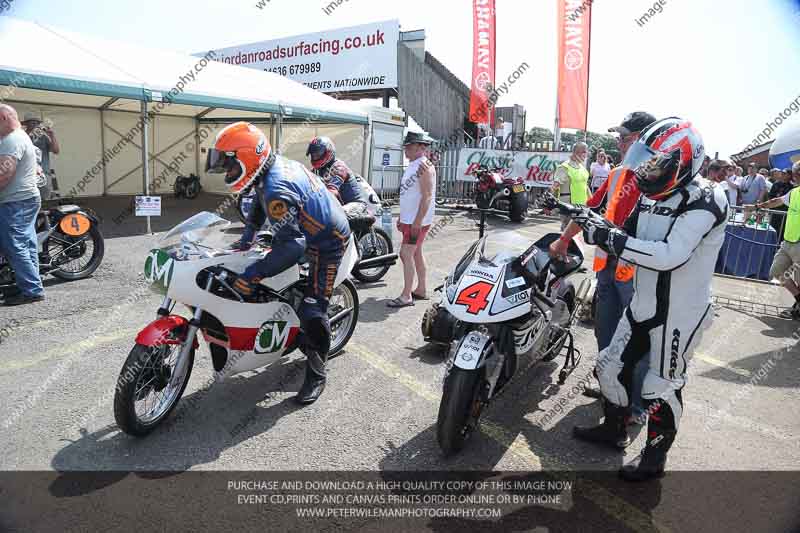 Vintage motorcycle club;eventdigitalimages;mallory park;mallory park trackday photographs;no limits trackdays;peter wileman photography;trackday digital images;trackday photos;vmcc festival 1000 bikes photographs