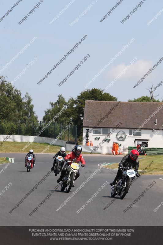 Vintage motorcycle club;eventdigitalimages;mallory park;mallory park trackday photographs;no limits trackdays;peter wileman photography;trackday digital images;trackday photos;vmcc festival 1000 bikes photographs