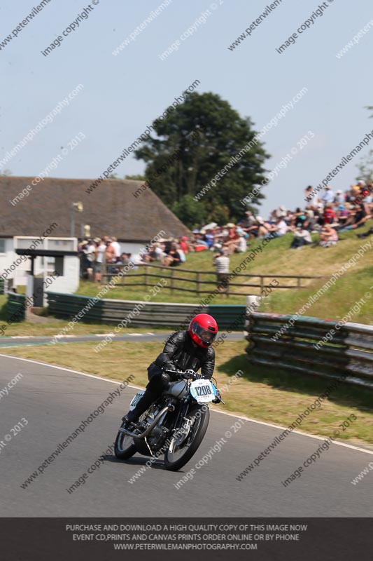 Vintage motorcycle club;eventdigitalimages;mallory park;mallory park trackday photographs;no limits trackdays;peter wileman photography;trackday digital images;trackday photos;vmcc festival 1000 bikes photographs