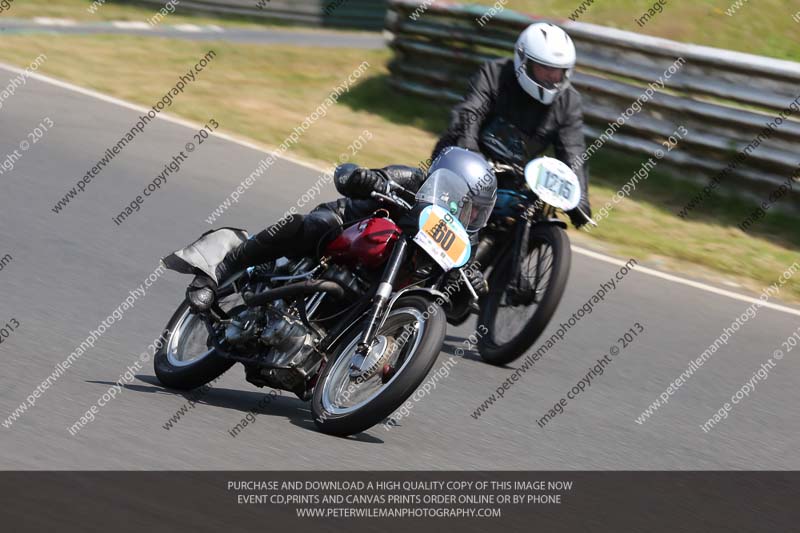 Vintage motorcycle club;eventdigitalimages;mallory park;mallory park trackday photographs;no limits trackdays;peter wileman photography;trackday digital images;trackday photos;vmcc festival 1000 bikes photographs