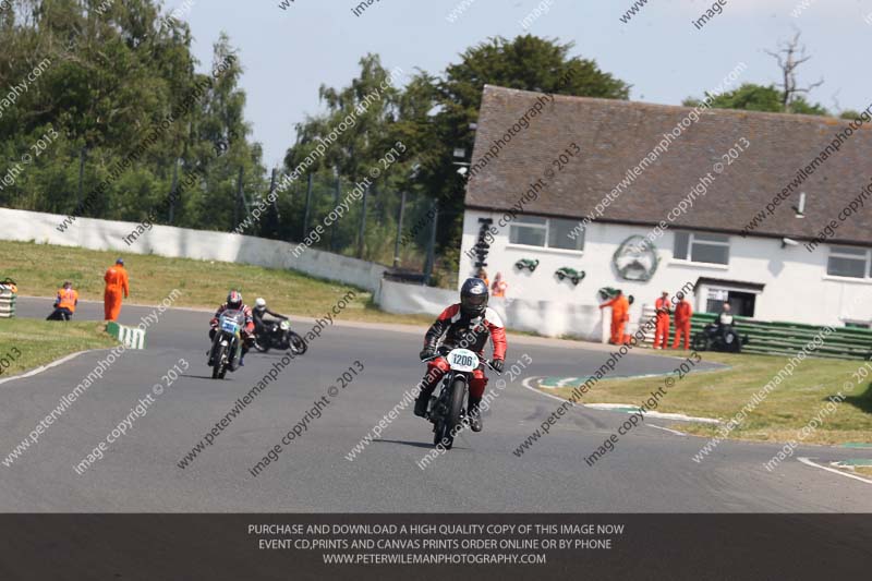 Vintage motorcycle club;eventdigitalimages;mallory park;mallory park trackday photographs;no limits trackdays;peter wileman photography;trackday digital images;trackday photos;vmcc festival 1000 bikes photographs