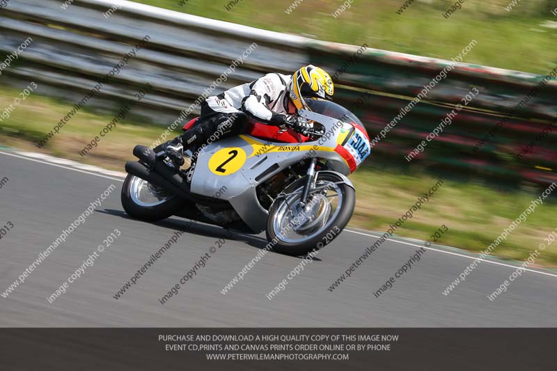 Vintage motorcycle club;eventdigitalimages;mallory park;mallory park trackday photographs;no limits trackdays;peter wileman photography;trackday digital images;trackday photos;vmcc festival 1000 bikes photographs