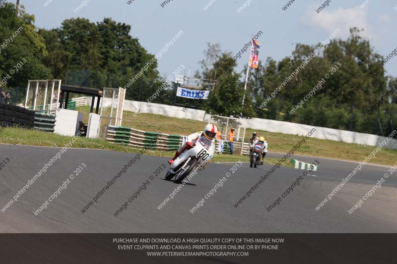 Vintage motorcycle club;eventdigitalimages;mallory park;mallory park trackday photographs;no limits trackdays;peter wileman photography;trackday digital images;trackday photos;vmcc festival 1000 bikes photographs