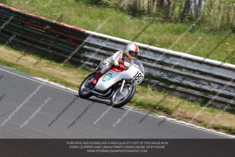 Vintage motorcycle club;eventdigitalimages;mallory park;mallory park trackday photographs;no limits trackdays;peter wileman photography;trackday digital images;trackday photos;vmcc festival 1000 bikes photographs