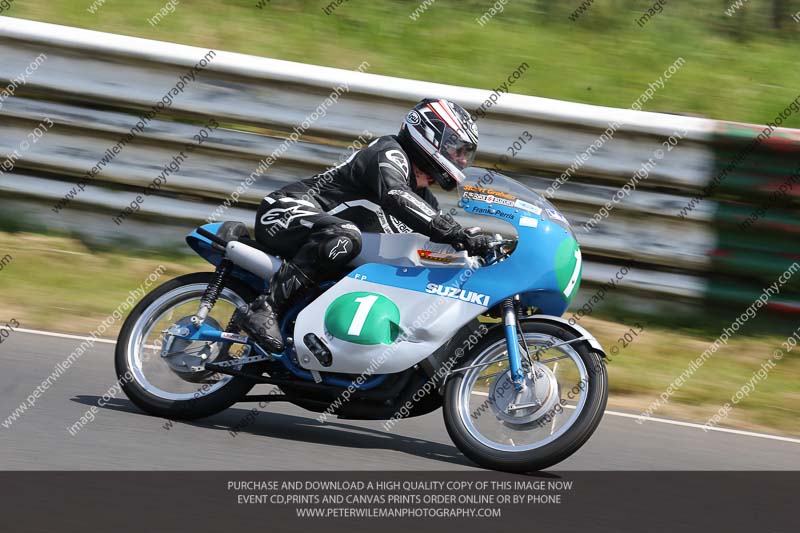 Vintage motorcycle club;eventdigitalimages;mallory park;mallory park trackday photographs;no limits trackdays;peter wileman photography;trackday digital images;trackday photos;vmcc festival 1000 bikes photographs