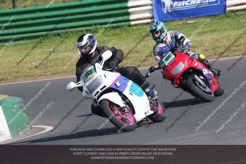 Vintage motorcycle club;eventdigitalimages;mallory park;mallory park trackday photographs;no limits trackdays;peter wileman photography;trackday digital images;trackday photos;vmcc festival 1000 bikes photographs