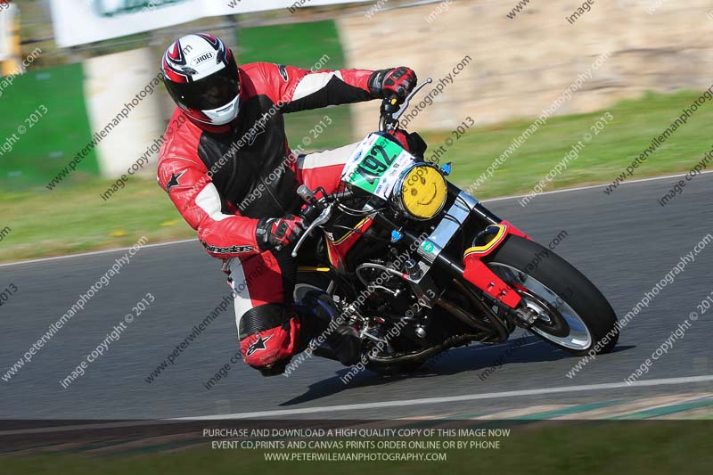 Vintage motorcycle club;eventdigitalimages;mallory park;mallory park trackday photographs;no limits trackdays;peter wileman photography;trackday digital images;trackday photos;vmcc festival 1000 bikes photographs