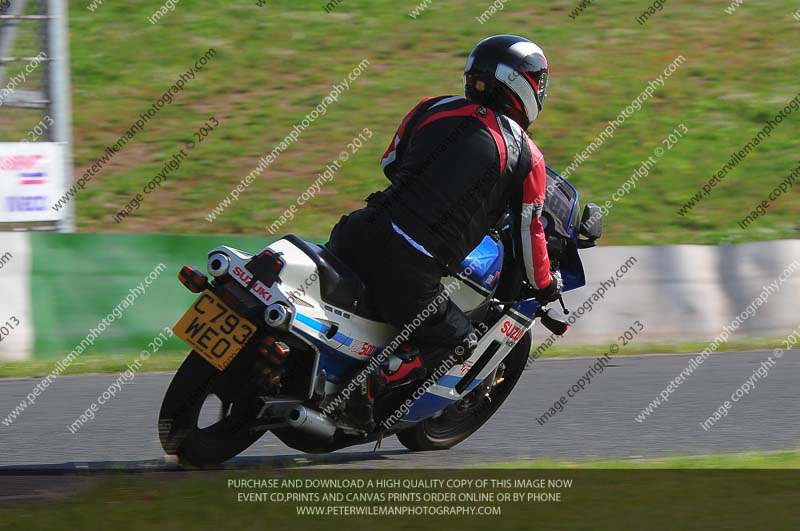 Vintage motorcycle club;eventdigitalimages;mallory park;mallory park trackday photographs;no limits trackdays;peter wileman photography;trackday digital images;trackday photos;vmcc festival 1000 bikes photographs