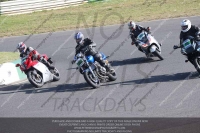 Vintage-motorcycle-club;eventdigitalimages;mallory-park;mallory-park-trackday-photographs;no-limits-trackdays;peter-wileman-photography;trackday-digital-images;trackday-photos;vmcc-festival-1000-bikes-photographs