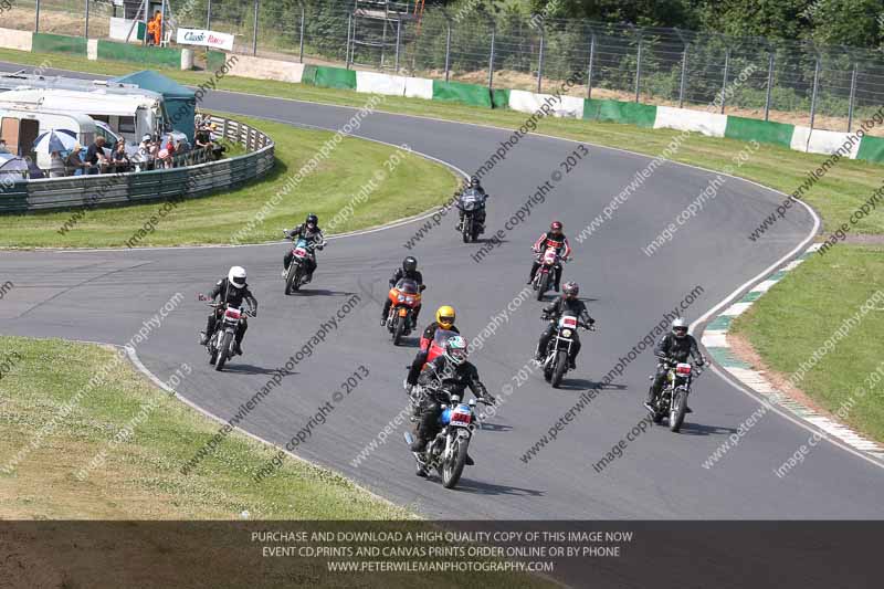 Vintage motorcycle club;eventdigitalimages;mallory park;mallory park trackday photographs;no limits trackdays;peter wileman photography;trackday digital images;trackday photos;vmcc festival 1000 bikes photographs