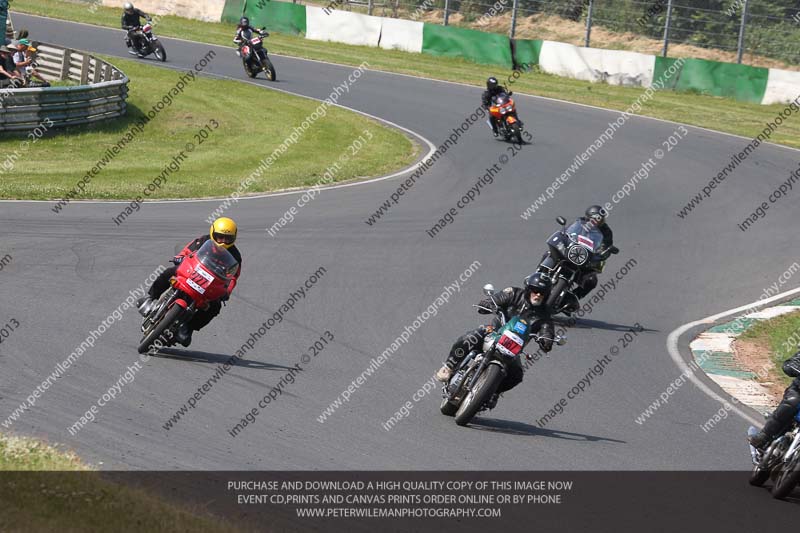 Vintage motorcycle club;eventdigitalimages;mallory park;mallory park trackday photographs;no limits trackdays;peter wileman photography;trackday digital images;trackday photos;vmcc festival 1000 bikes photographs