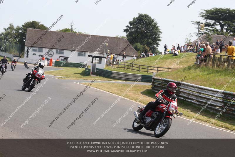 Vintage motorcycle club;eventdigitalimages;mallory park;mallory park trackday photographs;no limits trackdays;peter wileman photography;trackday digital images;trackday photos;vmcc festival 1000 bikes photographs