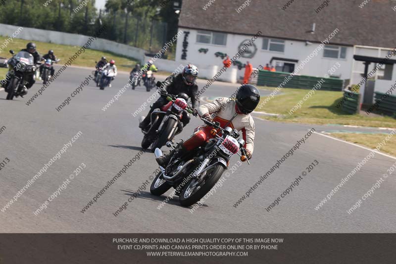 Vintage motorcycle club;eventdigitalimages;mallory park;mallory park trackday photographs;no limits trackdays;peter wileman photography;trackday digital images;trackday photos;vmcc festival 1000 bikes photographs