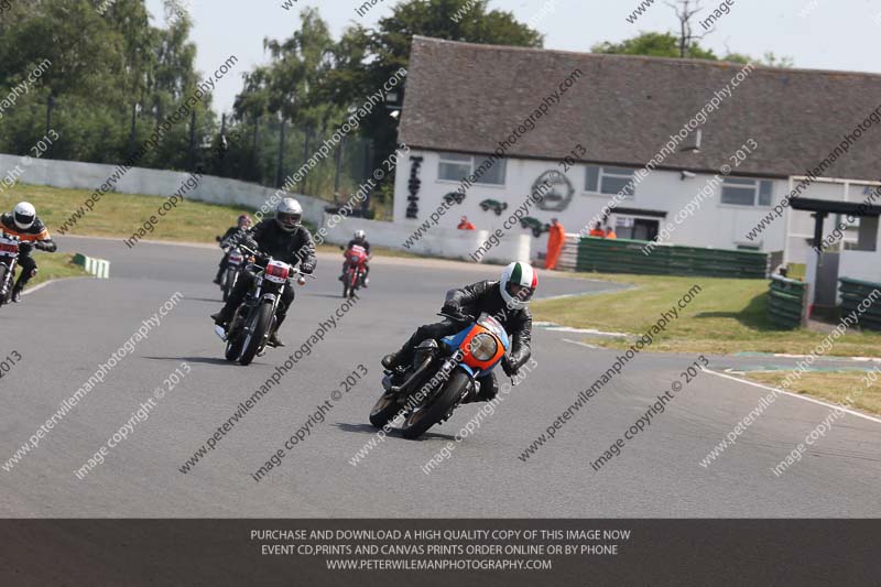 Vintage motorcycle club;eventdigitalimages;mallory park;mallory park trackday photographs;no limits trackdays;peter wileman photography;trackday digital images;trackday photos;vmcc festival 1000 bikes photographs