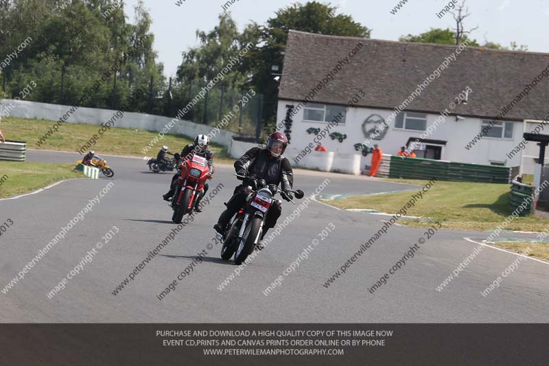 Vintage motorcycle club;eventdigitalimages;mallory park;mallory park trackday photographs;no limits trackdays;peter wileman photography;trackday digital images;trackday photos;vmcc festival 1000 bikes photographs