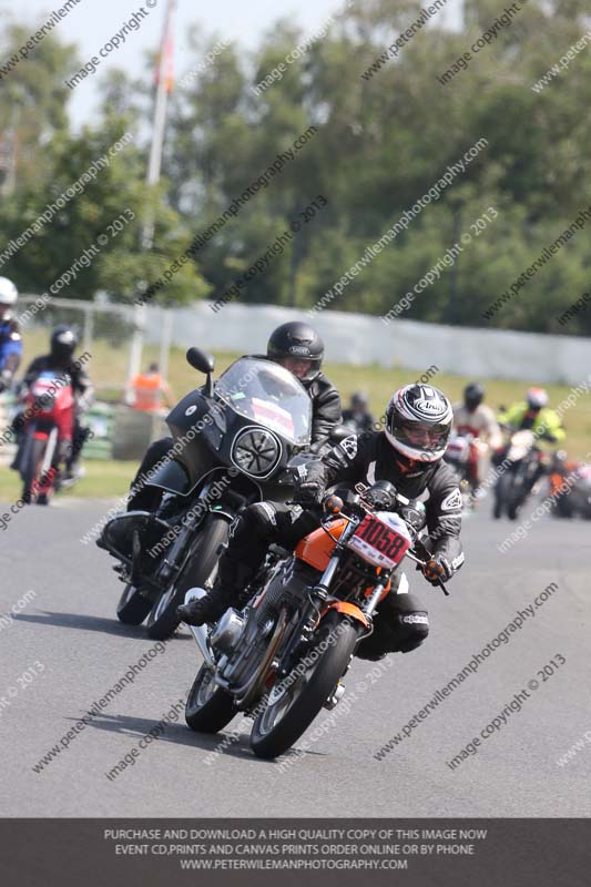 Vintage motorcycle club;eventdigitalimages;mallory park;mallory park trackday photographs;no limits trackdays;peter wileman photography;trackday digital images;trackday photos;vmcc festival 1000 bikes photographs