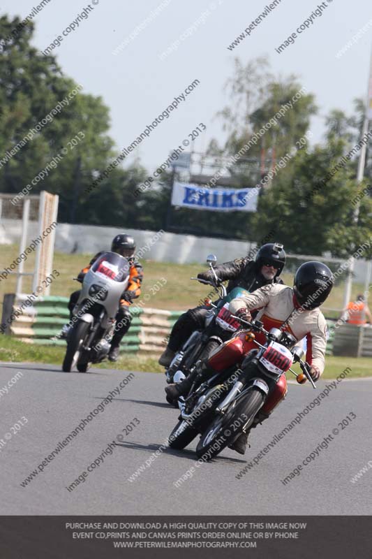 Vintage motorcycle club;eventdigitalimages;mallory park;mallory park trackday photographs;no limits trackdays;peter wileman photography;trackday digital images;trackday photos;vmcc festival 1000 bikes photographs