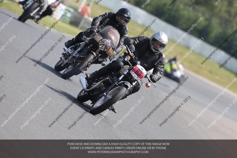 Vintage motorcycle club;eventdigitalimages;mallory park;mallory park trackday photographs;no limits trackdays;peter wileman photography;trackday digital images;trackday photos;vmcc festival 1000 bikes photographs