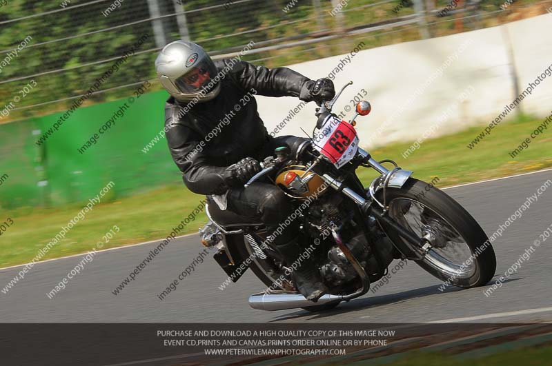 Vintage motorcycle club;eventdigitalimages;mallory park;mallory park trackday photographs;no limits trackdays;peter wileman photography;trackday digital images;trackday photos;vmcc festival 1000 bikes photographs