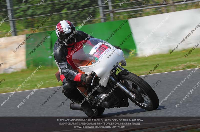 Vintage motorcycle club;eventdigitalimages;mallory park;mallory park trackday photographs;no limits trackdays;peter wileman photography;trackday digital images;trackday photos;vmcc festival 1000 bikes photographs