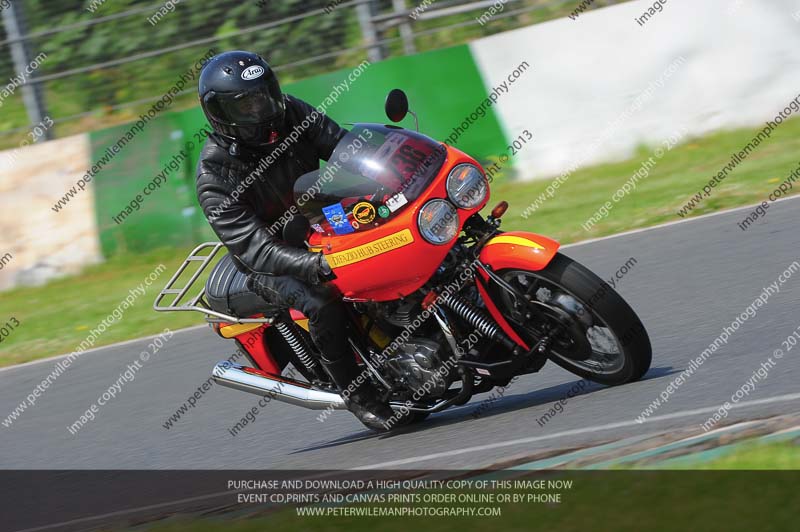 Vintage motorcycle club;eventdigitalimages;mallory park;mallory park trackday photographs;no limits trackdays;peter wileman photography;trackday digital images;trackday photos;vmcc festival 1000 bikes photographs