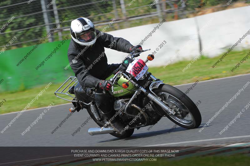 Vintage motorcycle club;eventdigitalimages;mallory park;mallory park trackday photographs;no limits trackdays;peter wileman photography;trackday digital images;trackday photos;vmcc festival 1000 bikes photographs