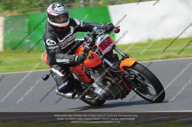 Vintage motorcycle club;eventdigitalimages;mallory park;mallory park trackday photographs;no limits trackdays;peter wileman photography;trackday digital images;trackday photos;vmcc festival 1000 bikes photographs