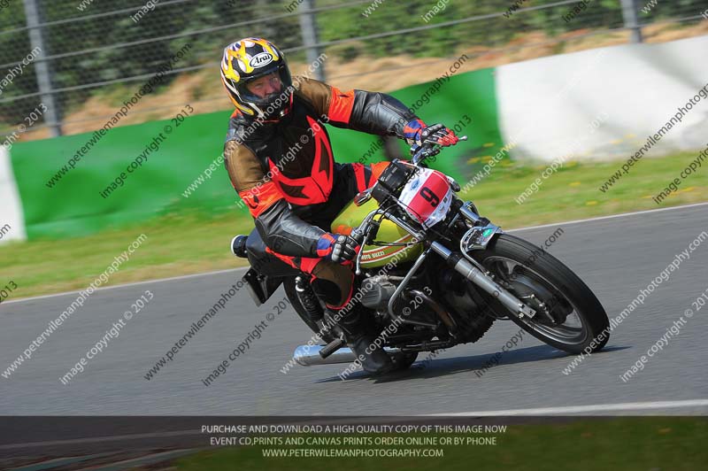 Vintage motorcycle club;eventdigitalimages;mallory park;mallory park trackday photographs;no limits trackdays;peter wileman photography;trackday digital images;trackday photos;vmcc festival 1000 bikes photographs