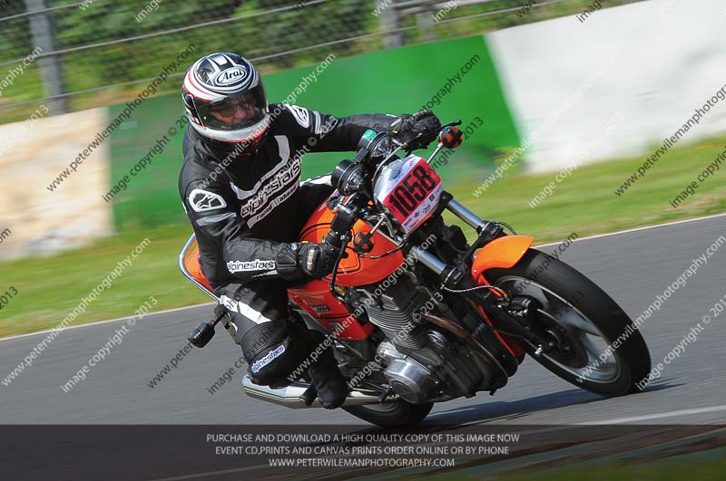 Vintage motorcycle club;eventdigitalimages;mallory park;mallory park trackday photographs;no limits trackdays;peter wileman photography;trackday digital images;trackday photos;vmcc festival 1000 bikes photographs